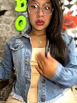 Liulee2 online show from October 19, 2025, 4:32 pm