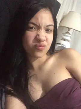 ashleyy20 online show from February 18, 2026, 4:03 pm