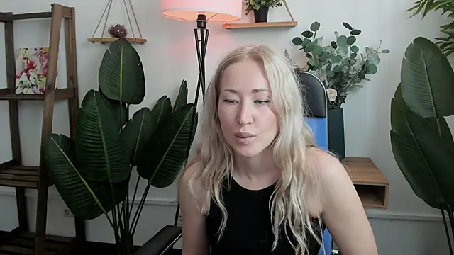 AstraMonroe online show from June 14, 2026, 11:22 am