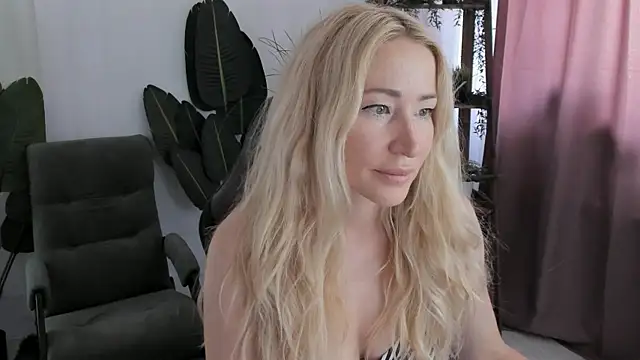 AstraMonroe online show from July 7, 2026, 7:34 am