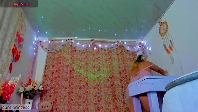 Snapshot of LadenRousseTs chatting on November 22, 2025, 11:14 pm LadenRousseTs online show from November 22, 2025, 11:14 pm