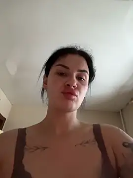 Snapshot of MiraReach chatting on November 28, 2025, 2:45 am MiraReach online show from November 28, 2025, 2:45 am