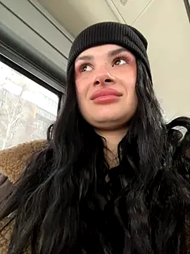 Snapshot of MiraReach chatting on November 6, 2025, 2:15 am MiraReach online show from November 6, 2025, 2:15 am