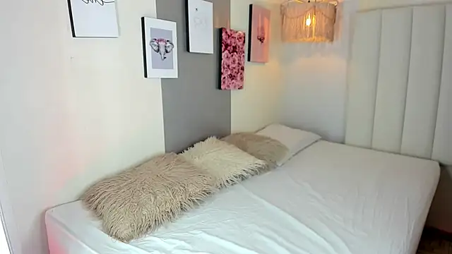 veronica b07 online show from September 29, 2025, 3:50 pm