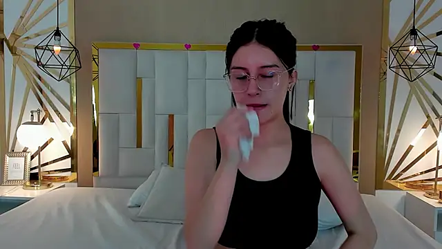 Snapshot of maddy_jaclsonw chatting on October 19, 2025, 1:14 pm maddy jaclsonw online show from October 19, 2025, 1:14 pm