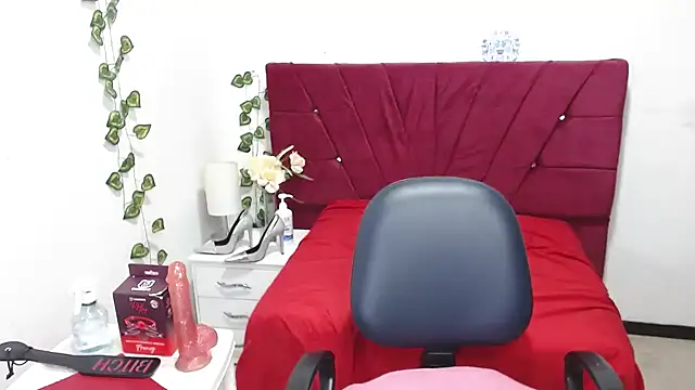 Julieta curvy69 online show from November 12, 2025, 12:37 am