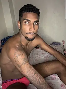 Snapshot of DiamanteNegro- chatting on October 3, 2025, 9:49 pm DiamanteNegro- online show from October 3, 2025, 9:49 pm