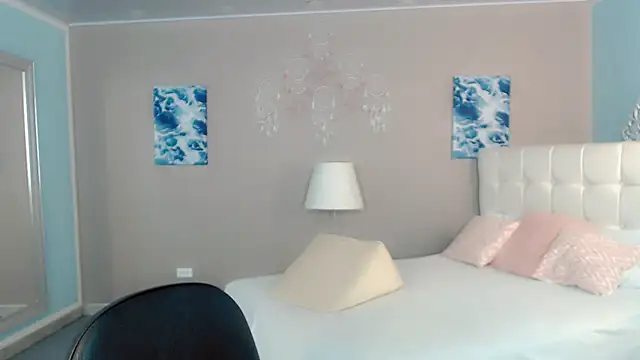 maddissonivanova online show from February 5, 2026, 6:59 pm