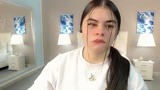 maddissonivanova online show from December 16, 2025, 6:50 am