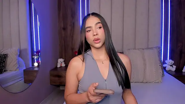 LucySalvatore  online show from March 29, 2026, 8:32 pm