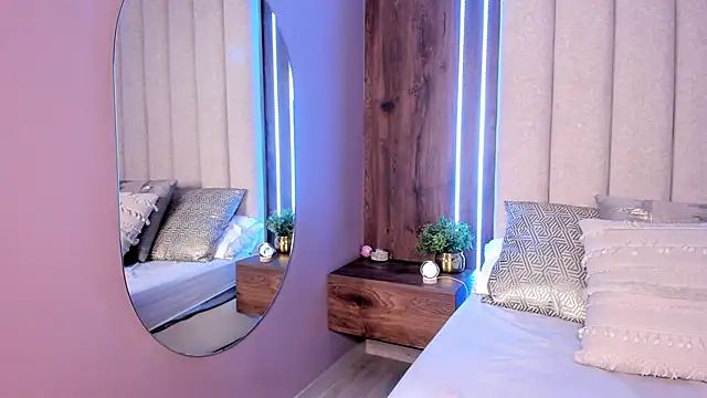 LucySalvatore  online show from December 1, 2025, 5:47 pm