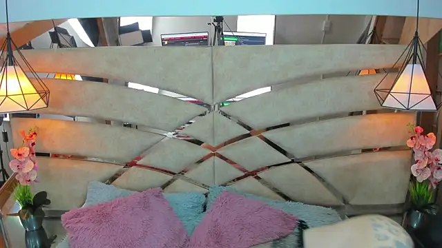 pamemiller1 online show from November 2, 2025, 11:26 am