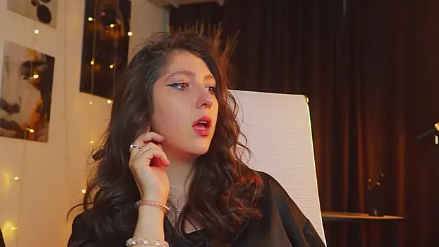 Snapshot of Mary_Miiller chatting on September 26, 2025, 12:34 pm Mary Miiller online show from September 26, 2025, 12:34 pm