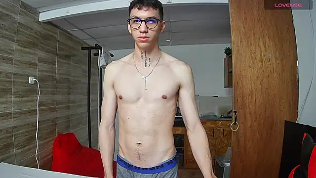 Snapshot of angelicious_ chatting on September 30, 2025, 12:11 pm angelicious online show from September 30, 2025, 12:11 pm