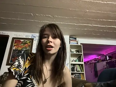 Snapshot of the_holy_t chatting on November 18, 2025, 6:33 pm the holy t online show from November 18, 2025, 6:33 pm