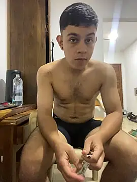 Snapshot of dominant_boy77 chatting on October 31, 2025, 1:46 am dominant boy77 online show from October 31, 2025, 1:46 am