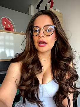 fernanda aram  online show from October 15, 2025, 2:58 pm