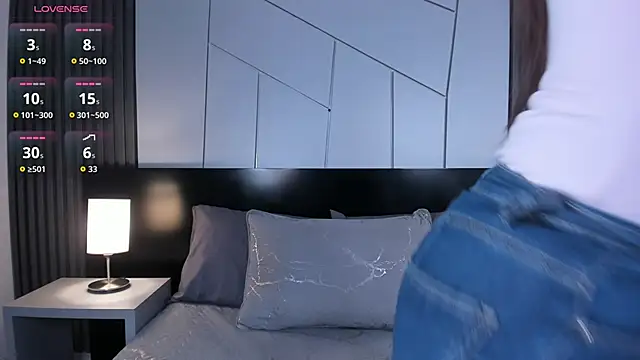 fernanda aram  online show from November 22, 2025, 1:10 pm