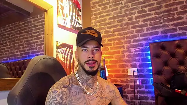 Snapshot of VinzenzRizzo chatting on November 15, 2025, 6:12 pm VinzenzRizzo online show from November 15, 2025, 6:12 pm