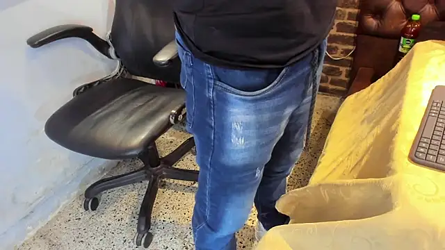 Snapshot of VinzenzRizzo chatting on October 27, 2025, 5:30 am VinzenzRizzo online show from October 27, 2025, 5:30 am