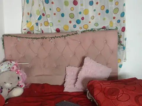Snapshot of LUNA_VIXEN- chatting on October 9, 2025, 9:59 pm LUNA VIXEN- online show from October 9, 2025, 9:59 pm
