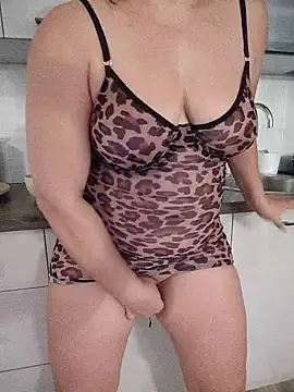 BigAssMom  online show from November 18, 2025, 2:53 pm