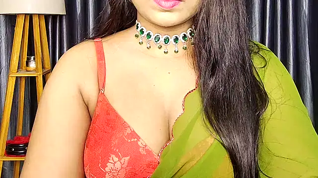 Snapshot of Webrowncouple chatting on December 17, 2025, 4:01 pm Webrowncouple online show from December 17, 2025, 4:01 pm