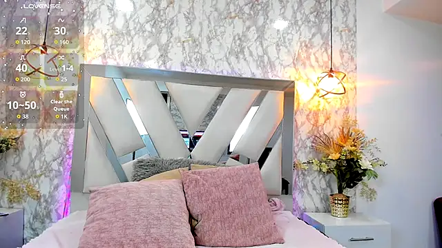 Aisha poweer online show from October 18, 2025, 2:57 am