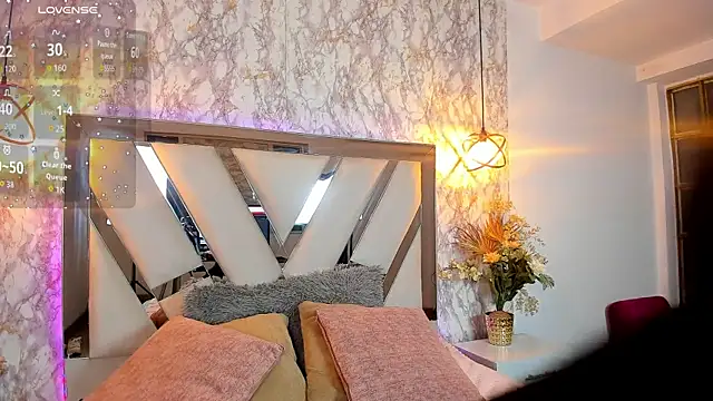 Aisha poweer online show from October 13, 2025, 2:57 am