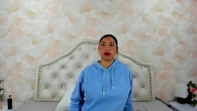 SofiaWhites online show from May 4, 2026, 5:11 am