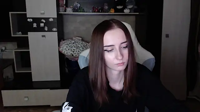 Cutti Crystal online show from October 22, 2025, 7:57 pm