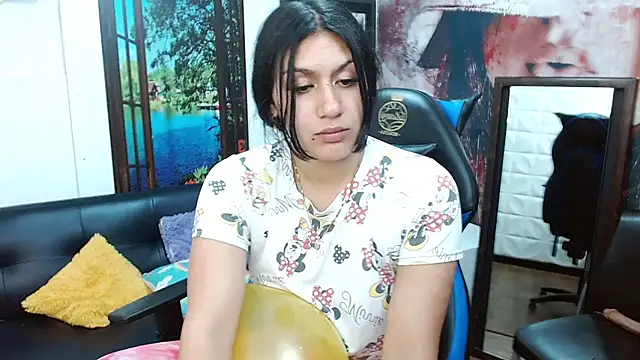 gigi gilt  online show from April 5, 2026, 4:57 pm