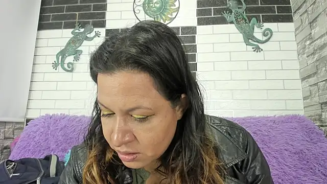 Snapshot of Sandra_Milf_love chatting on September 17, 2025, 4:03 am Sandra Milf love online show from September 17, 2025, 4:03 am
