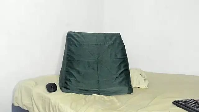  Logan Colton  online show from April 17, 2026, 5:16 pm