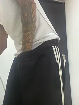  Logan Colton  online show from March 25, 2026, 6:29 pm