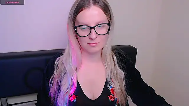 VanillaRose  online show from October 9, 2025, 6:47 am