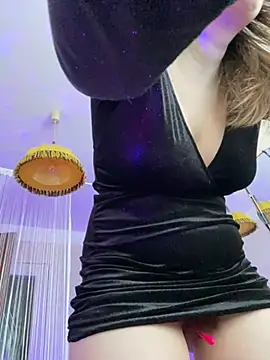 CrazyPinky online show from February 5, 2025, 11:55 am