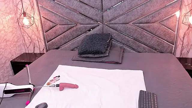 SASHA BROWNIE   online show from November 15, 2025, 7:51 pm