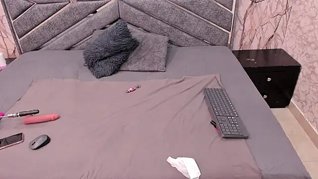 SASHA BROWNIE   online show from January 6, 2026, 7:51 pm