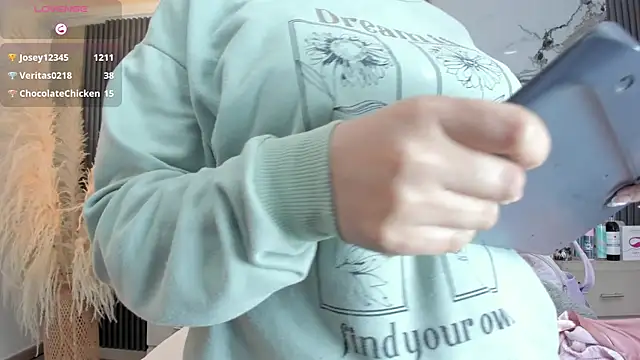 cloesummerr  online show from March 28, 2026, 12:39 pm