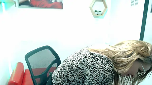 Snapshot of DIVAX_MONSERRAT chatting on June 21, 2026, 7:41 pm DIVAX MONSERRAT online show from June 21, 2026, 7:41 pm