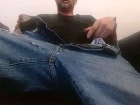 Snapshot of dontrush22 chatting on October 28, 2025, 4:35 am dontrush22 online show from October 28, 2025, 4:35 am