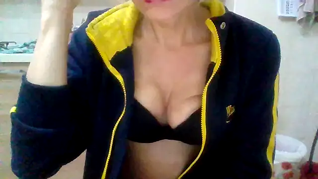 Snapshot of Kelly80 chatting on January 12, 2026, 3:24 am Kelly80 online show from January 12, 2026, 3:24 am