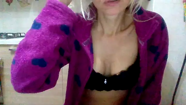 Snapshot of Kelly80 chatting on December 22, 2025, 3:50 am Kelly80 online show from December 22, 2025, 3:50 am