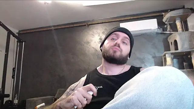 ErickBloom online show from November 28, 2025, 6:41 pm