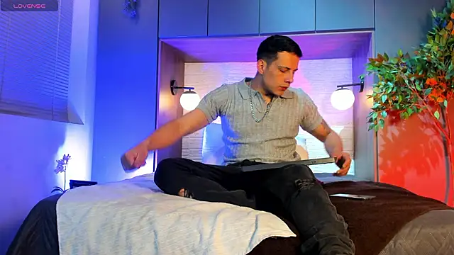 Snapshot of Dustin_Sonne chatting on February 5, 2026, 3:35 am Dustin Sonne online show from February 5, 2026, 3:35 am