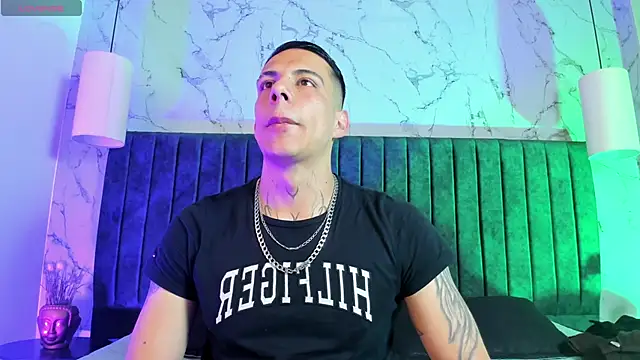 Snapshot of Dustin_Sonne chatting on February 15, 2026, 3:40 am Dustin Sonne online show from February 15, 2026, 3:40 am