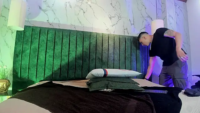 Snapshot of Dustin_Sonne chatting on February 13, 2026, 3:39 am Dustin Sonne online show from February 13, 2026, 3:39 am