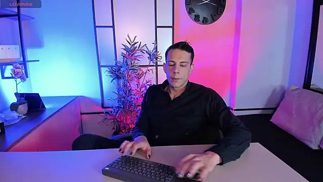 Snapshot of Dustin_Sonne chatting on February 28, 2026, 3:39 am Dustin Sonne online show from February 28, 2026, 3:39 am