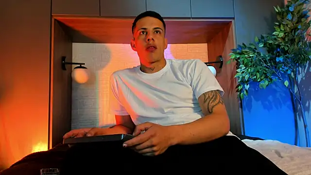 Snapshot of Dustin_Sonne chatting on January 18, 2026, 3:43 am Dustin Sonne online show from January 18, 2026, 3:43 am